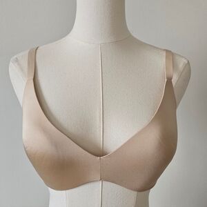 Skims 36D Sand wireless form plunge push-up bra